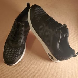 NEW Fila Black/Gray Sneakers Memory Foam Women's Size 9.5